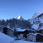 Chalet-Style Apartment With Matterhorn View