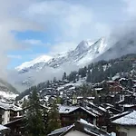 Chalet-Style Apartment With Matterhorn View