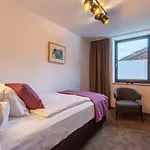 22 Summits Apartments