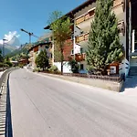 Splendid Modern Studio In The Heart Of Zermatt