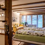 Gretas Home-City Center Studio