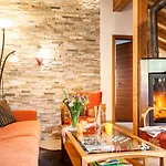 Chalet Hinter Dem Rot Stei