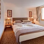 Cabana Apartments