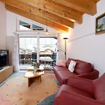 Apartment Aura