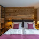 22 Summits Apartments