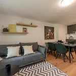 Newly Renovated 2 Room Apartment