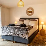 Lovly Cozy Chamia Studio