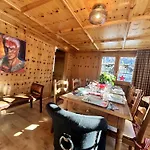 Cozy Room In Cozy Shared Flat - Prime Zermatt Location