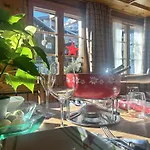 Cozy Room In Cozy Shared Flat - Prime Zermatt Location
