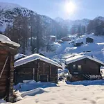 Sonnige, Bequeme Dachwohnung Mit Matterhornblick