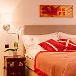 Alex Lodge Private Luxury Apartments