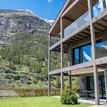 B Five Luxury Apartments