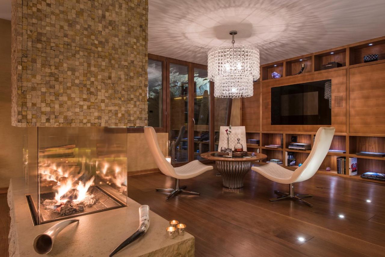 Peak - Your Own Private Luxury - Includes Professional Staff And Catering - Voted World's Chalet