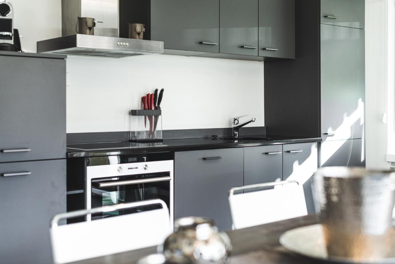 Apartment & Modern By