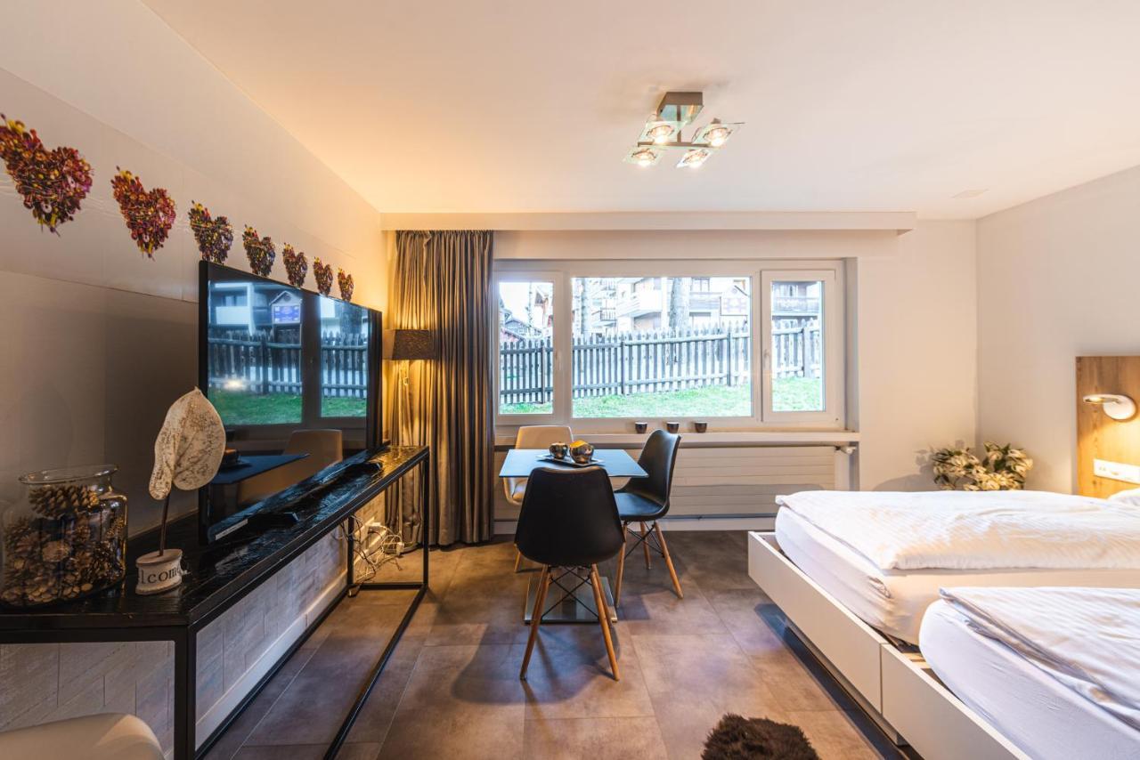 Apartment & Modern By
