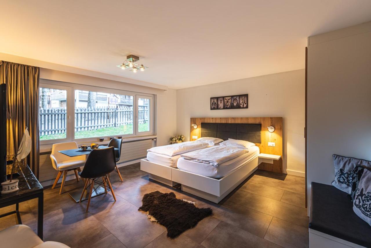 Apartment & Modern By