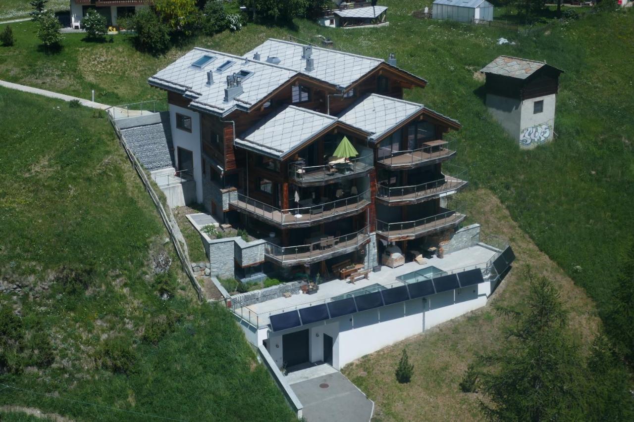Luxury & By Mountain Exposure