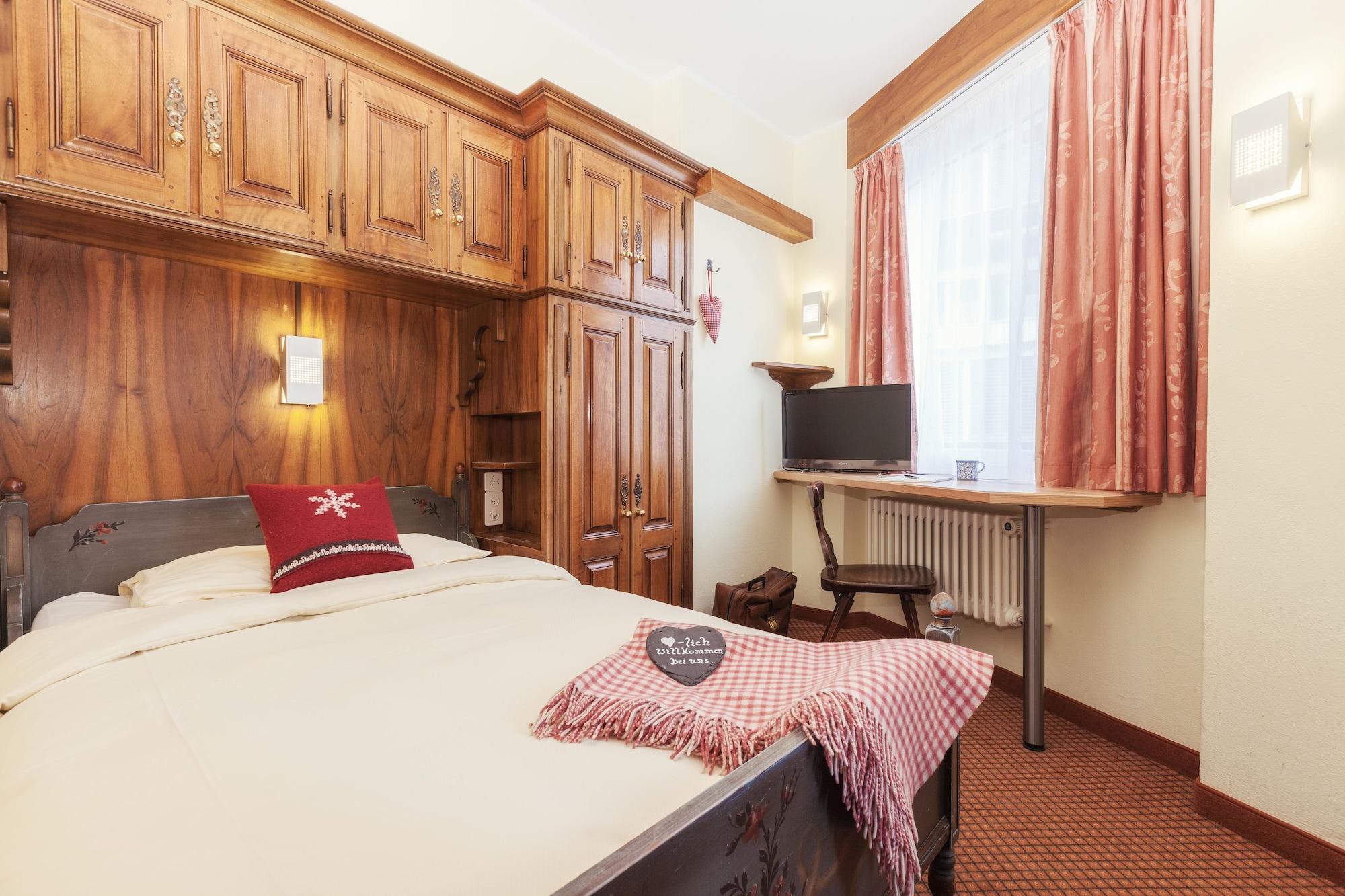 Le Petit Charme-inn Hotel