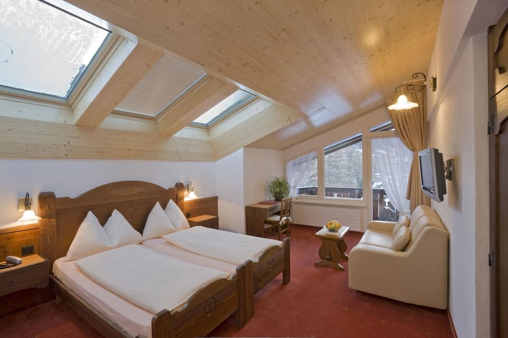 Hotel Antika Hotel 3*