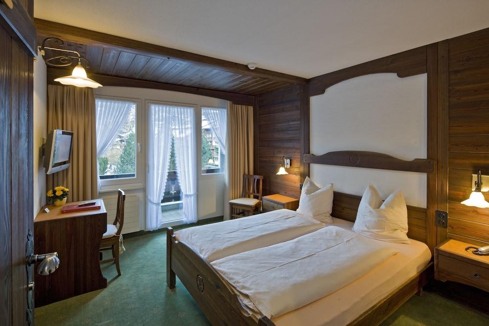 Hotel Antika 3*