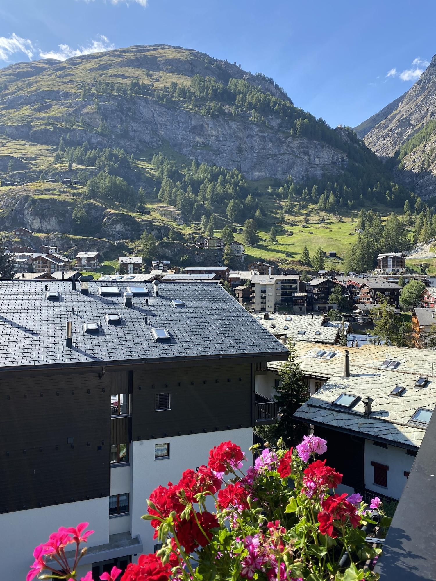 Adonis Hotel