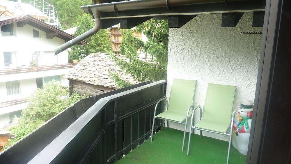 Adonis Hotel
