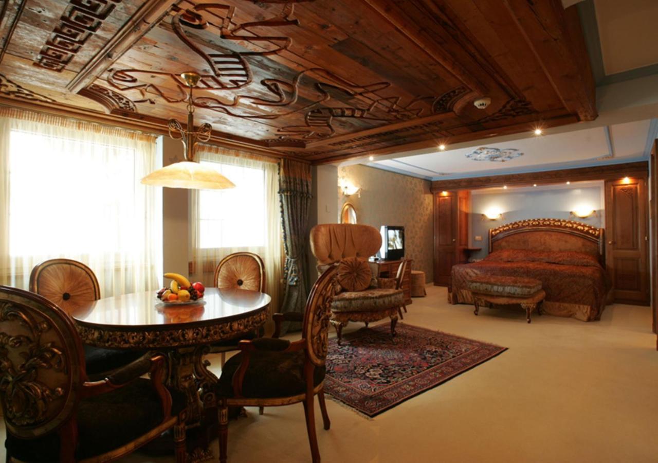 Hotel Alex
