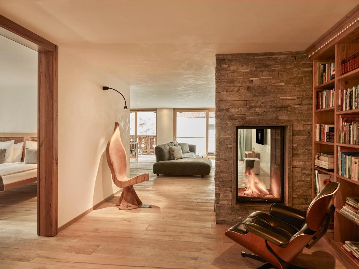 Firefly Luxury Hotel 4*
