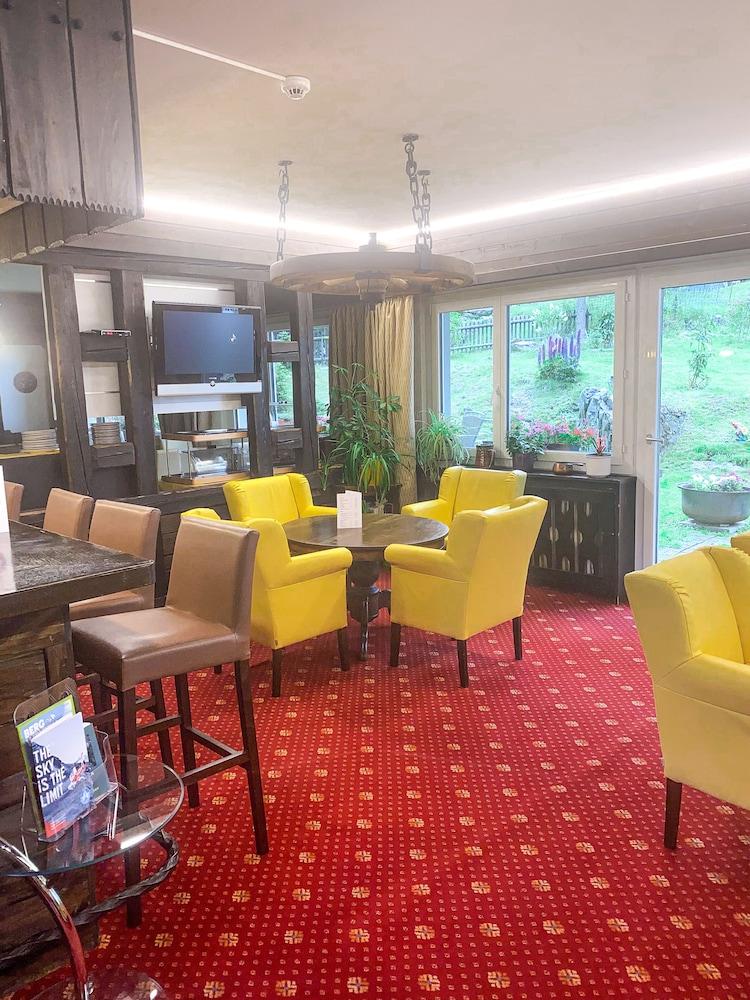 Hotel Adonis