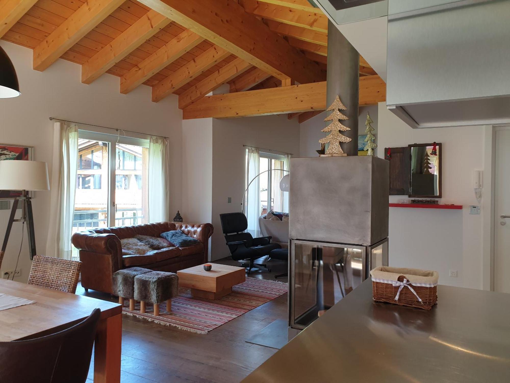 Windward Apartment *