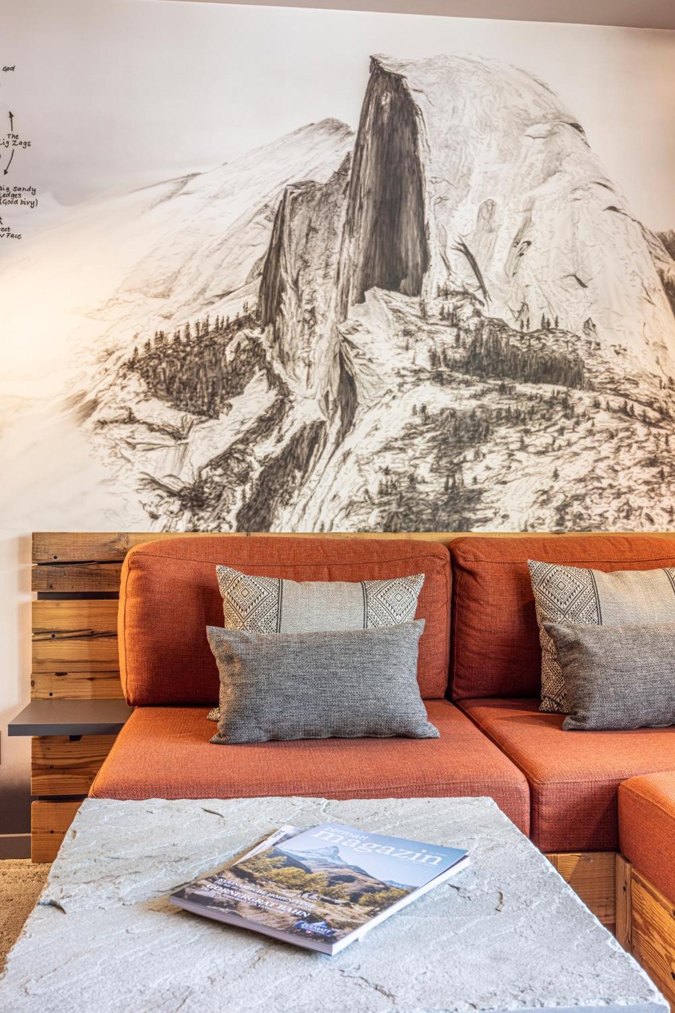 Basecamp Hotel 3*