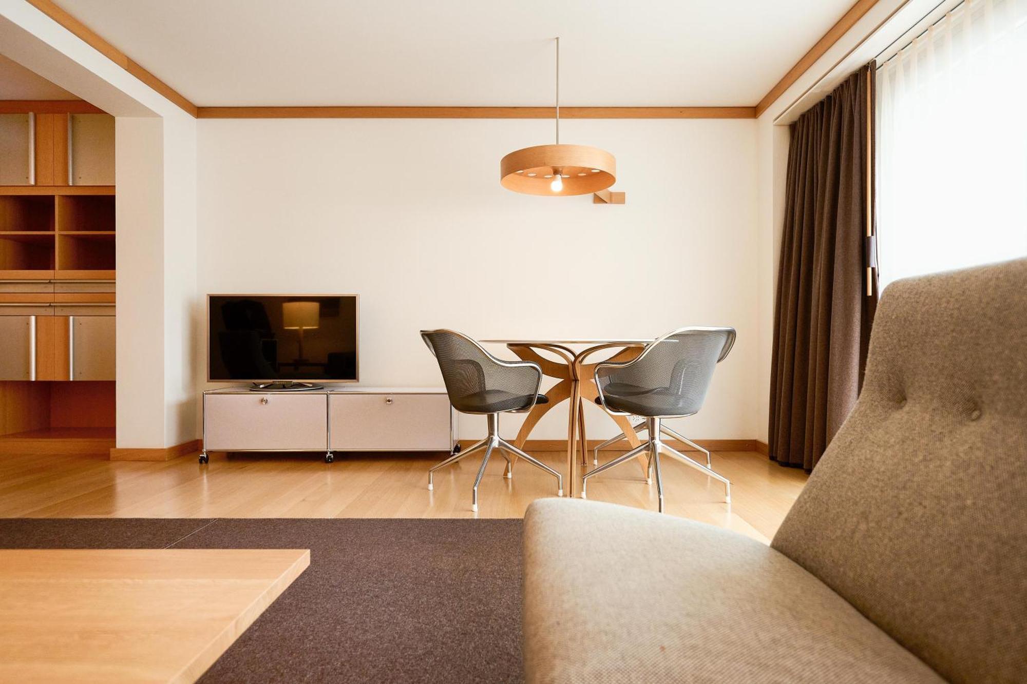 The Omnia 5*