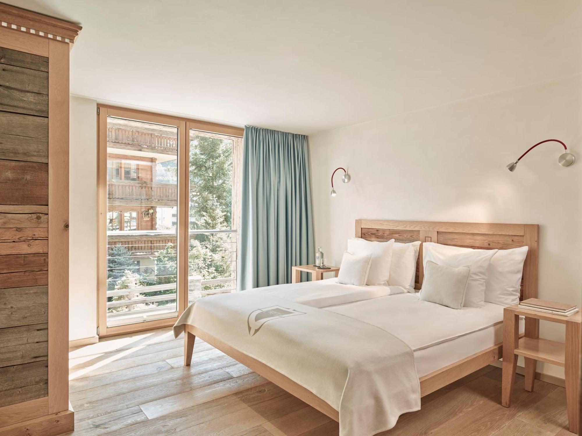 Firefly Luxury Hotel 4*