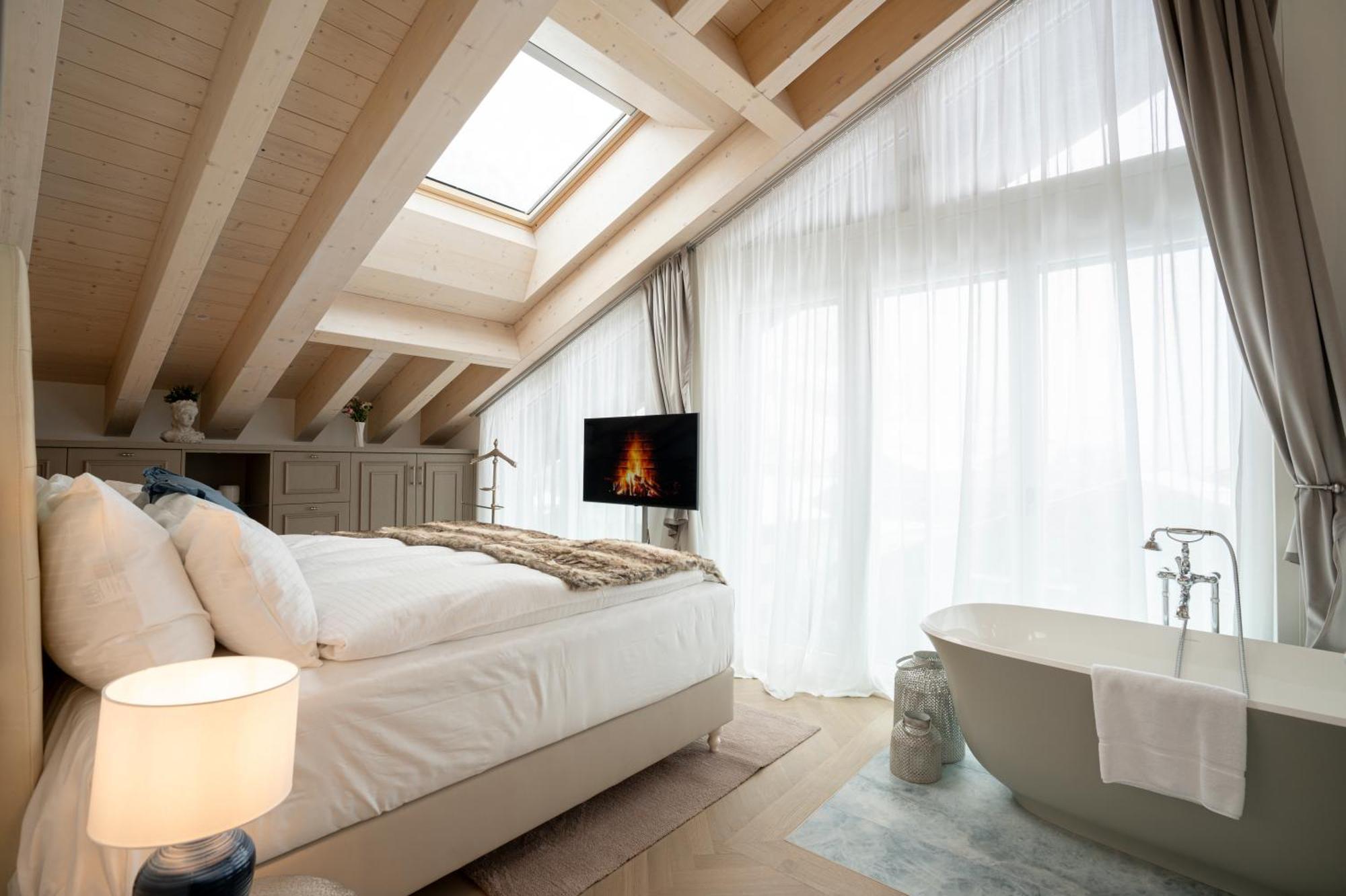 Mirabeau Etoile Hotel