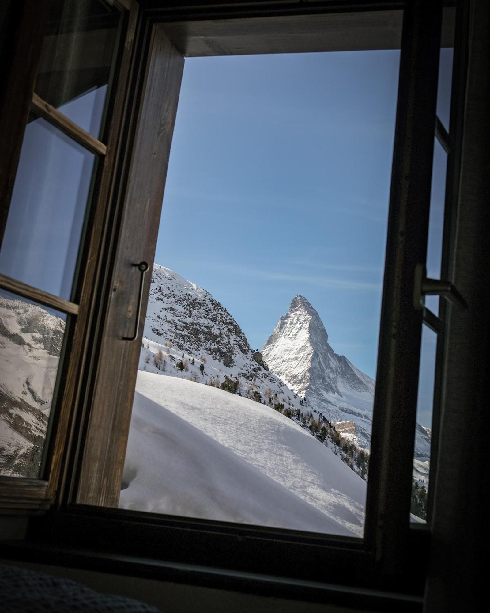 Lodge Mountain Ze Seewjinu - Above *