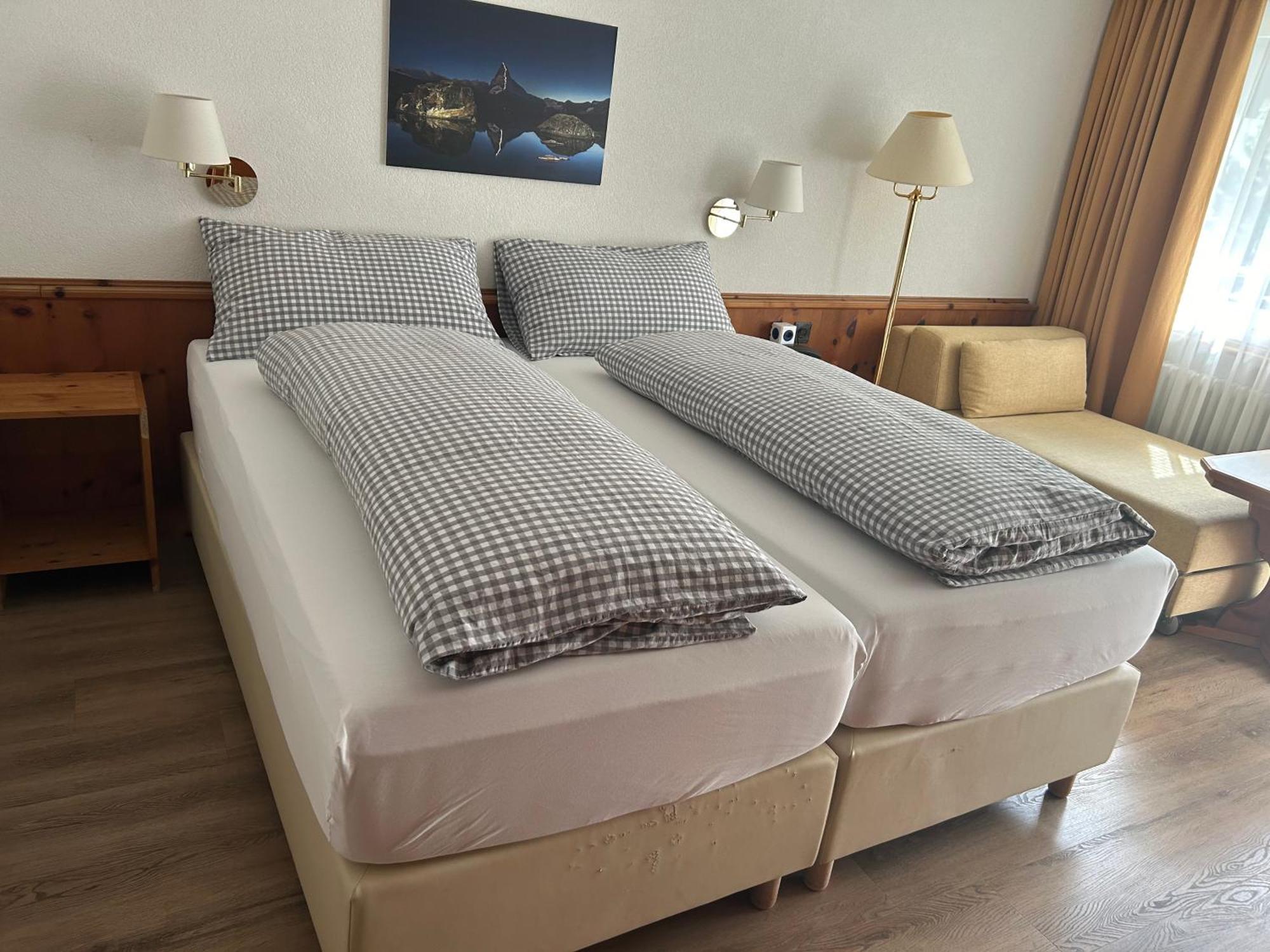 Adonis Hotel