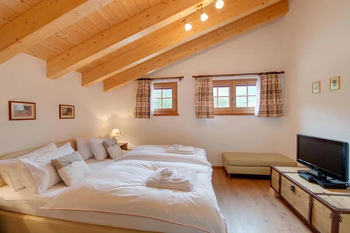 Contact Us At What App - 0041-798-079-427 To Book!! Chalet Im Alpinen Stil 6 Schlafzimmer Villa Zermatt