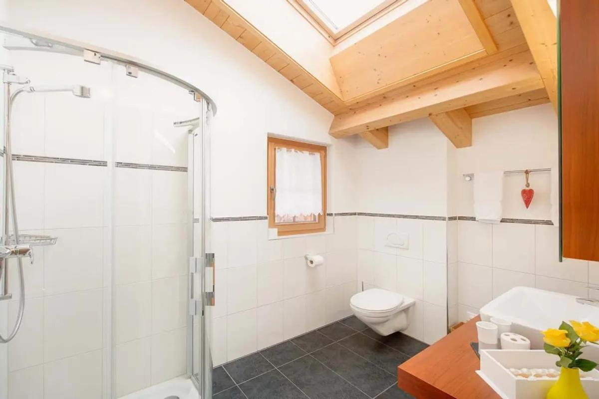 Contact Us At What App - 0041-798-079-427 To Book!! Chalet Im Alpinen Stil 6 Schlafzimmer Villa
