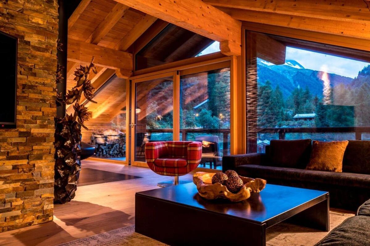 Twinkling Lights Of Penthouse Apartment *