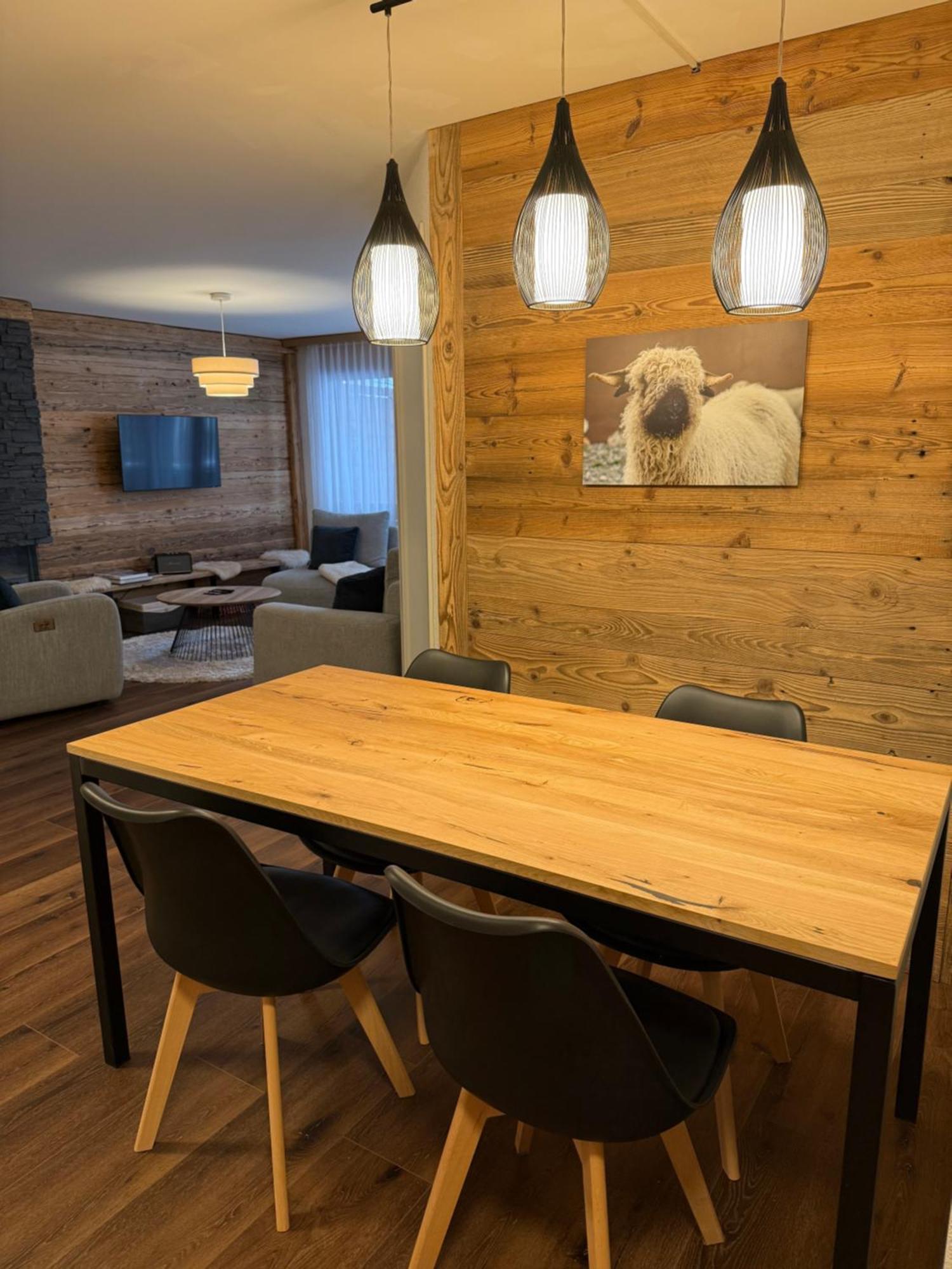Everest Apartment *