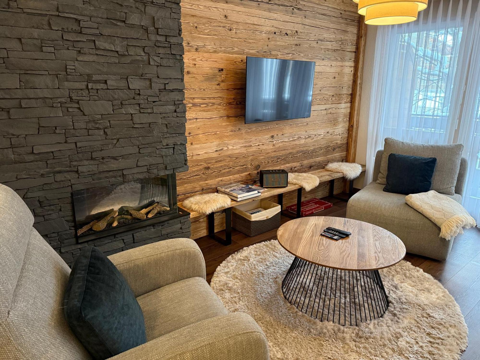 Everest Apartment