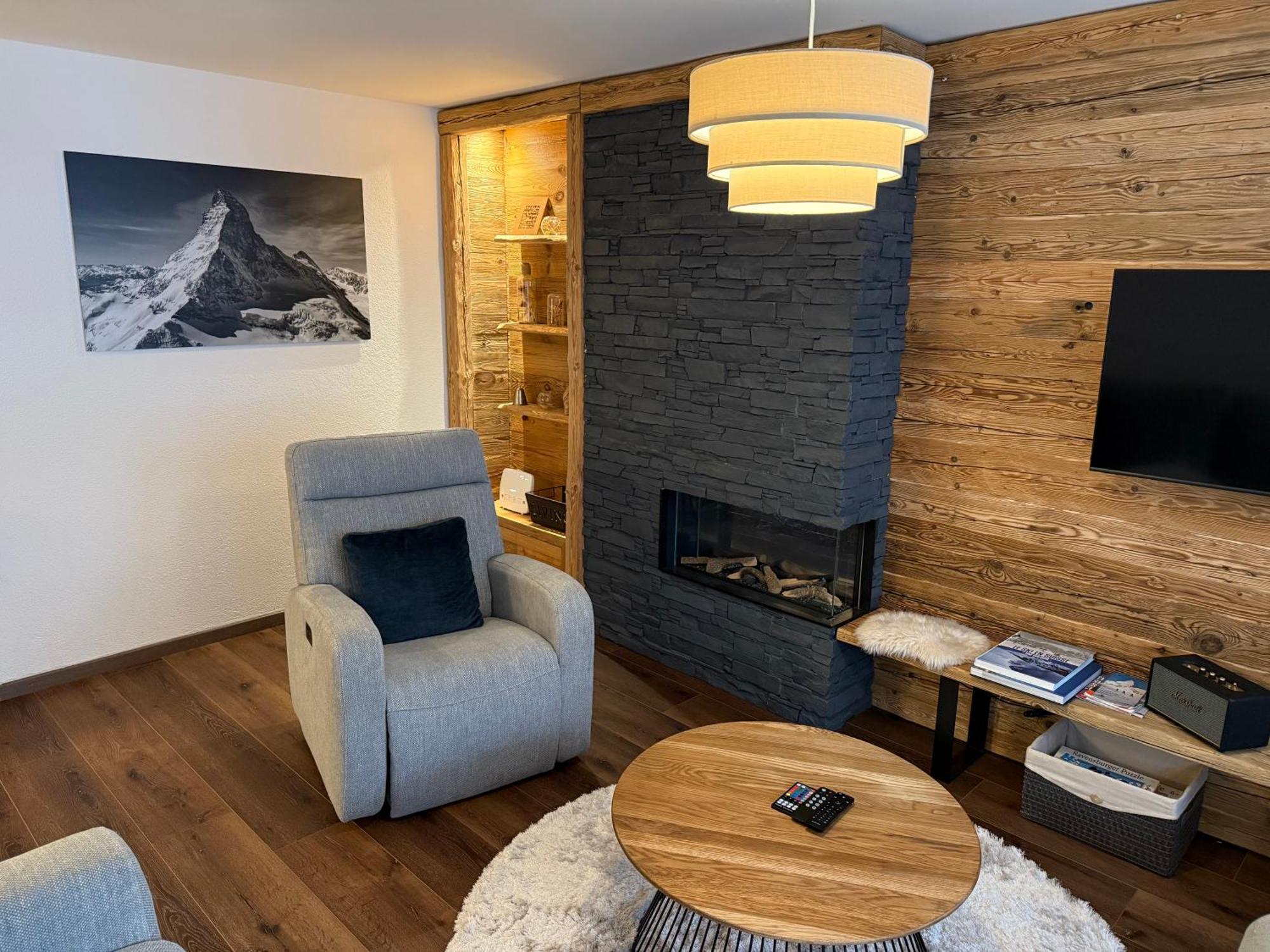 Everest Apartment *