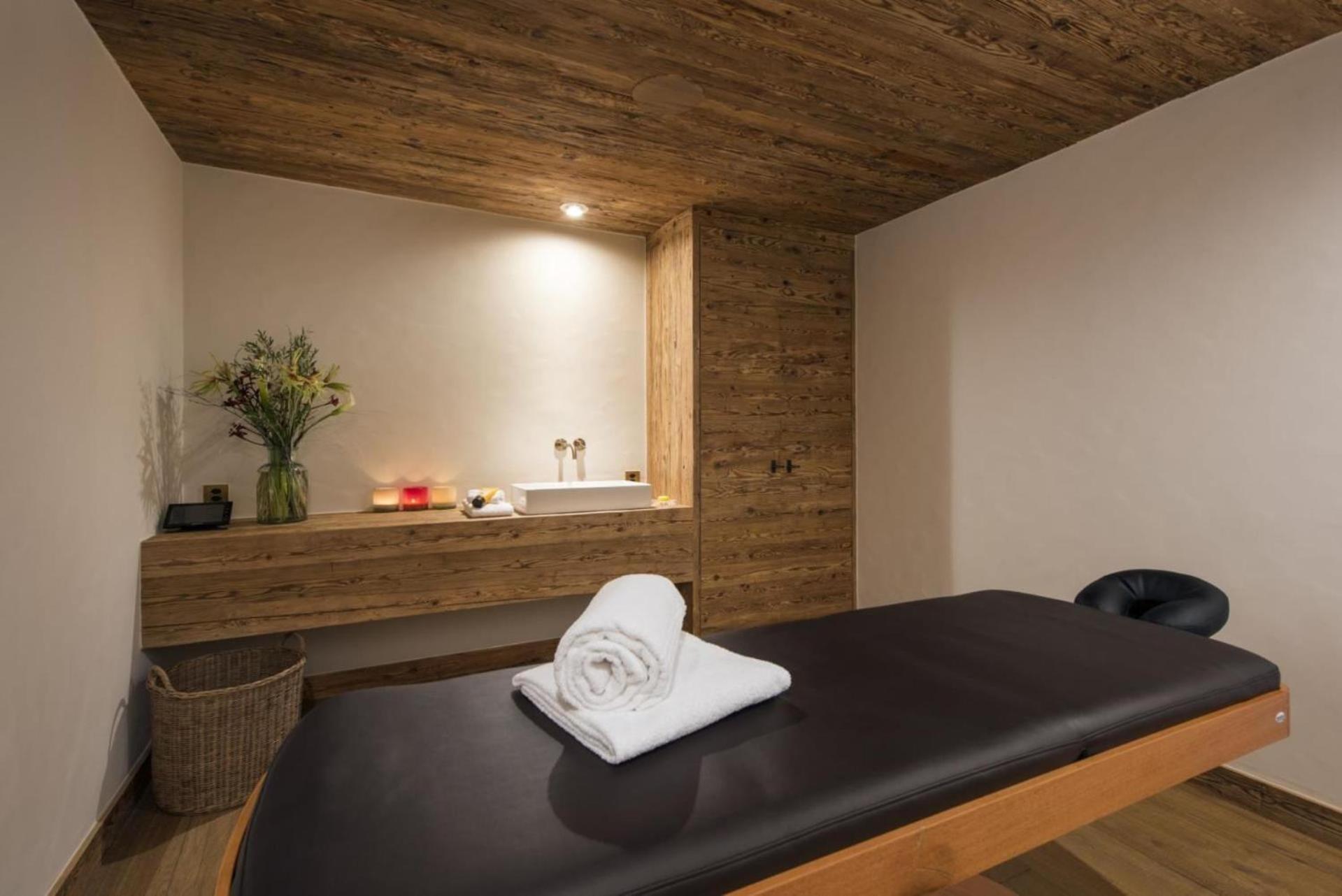 Chalet Alpine Luxury Chalet Konk In Switzerland