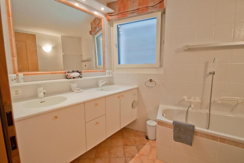 Apartment Lora, La Emeline *