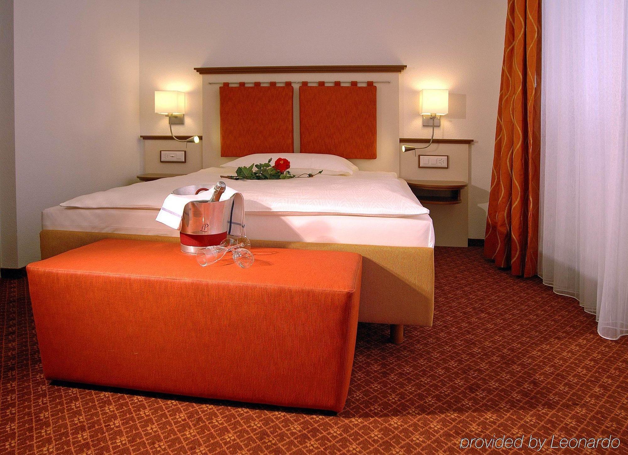 Simi Hotel