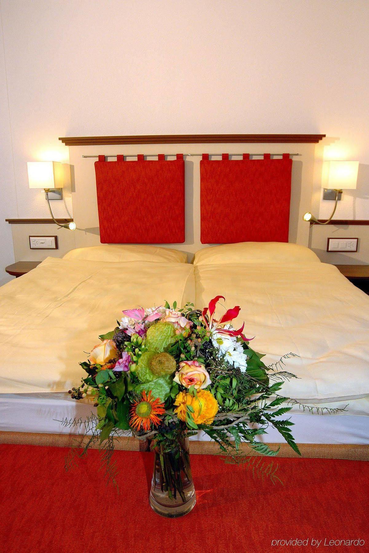 Simi Hotel
