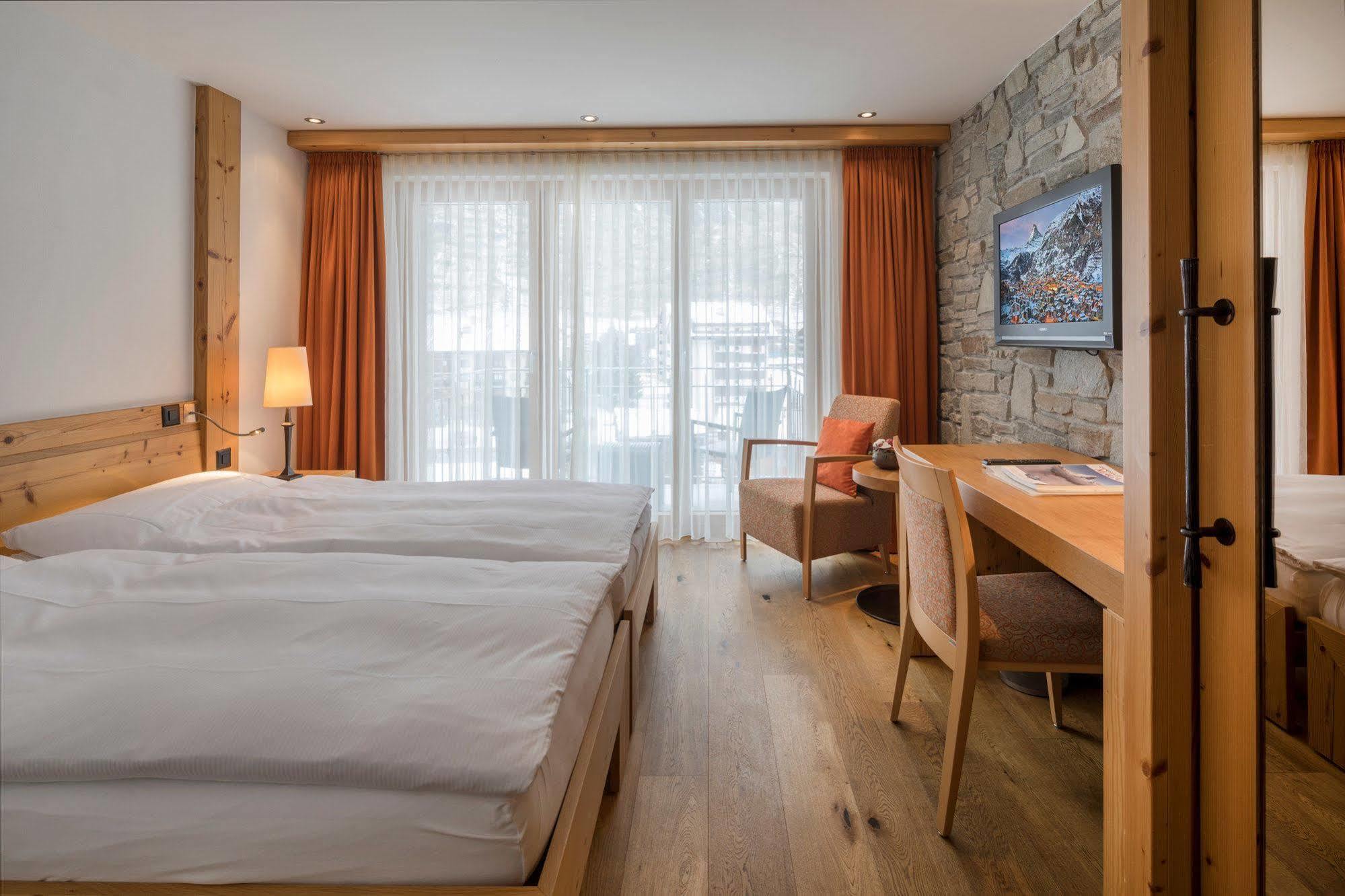Phoenix Hotel 3*