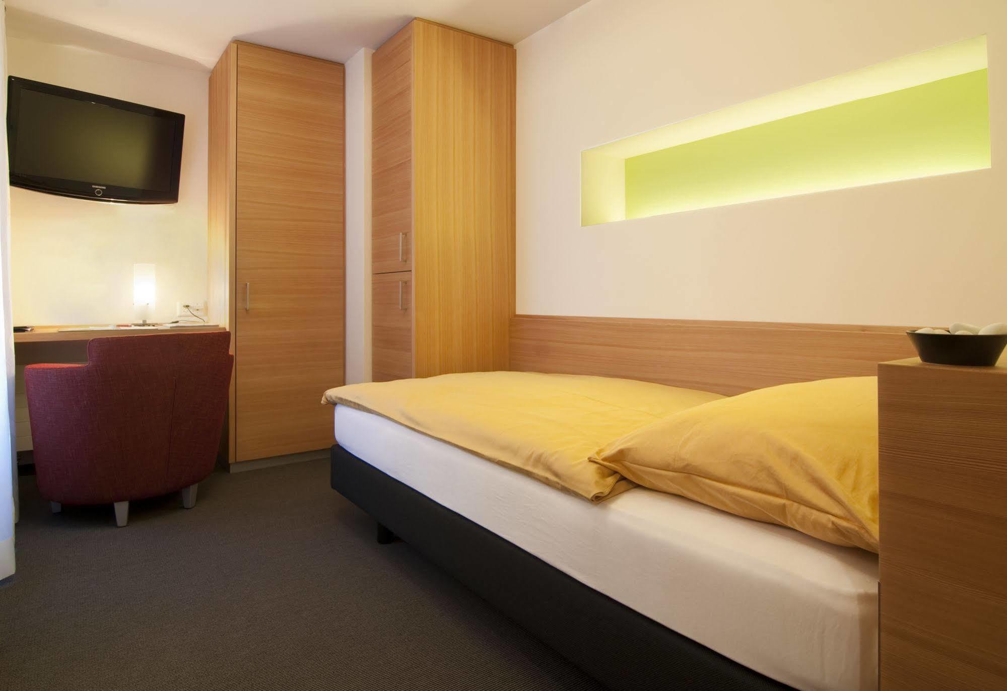 Simi Hotel