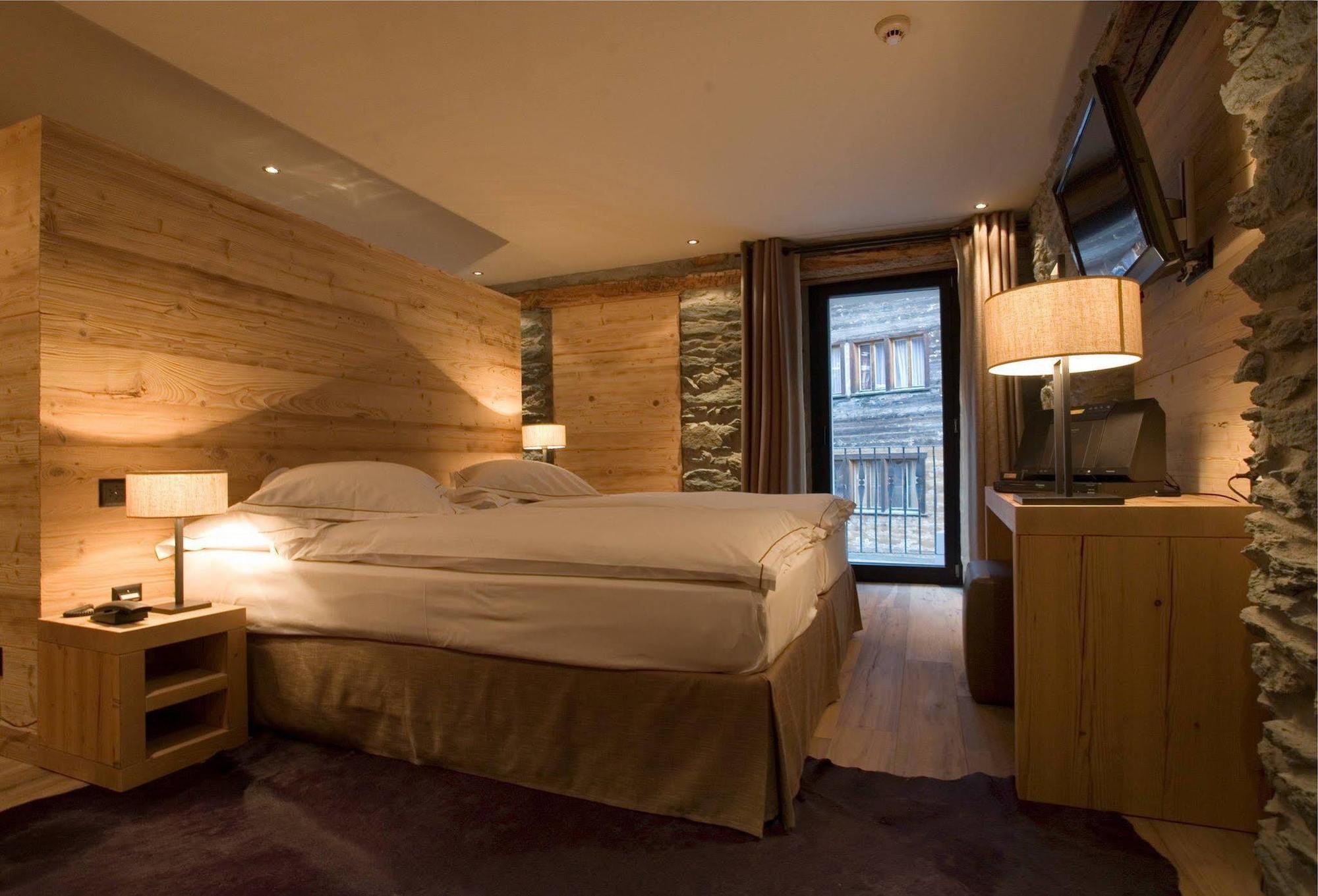 Unique Post Hotel