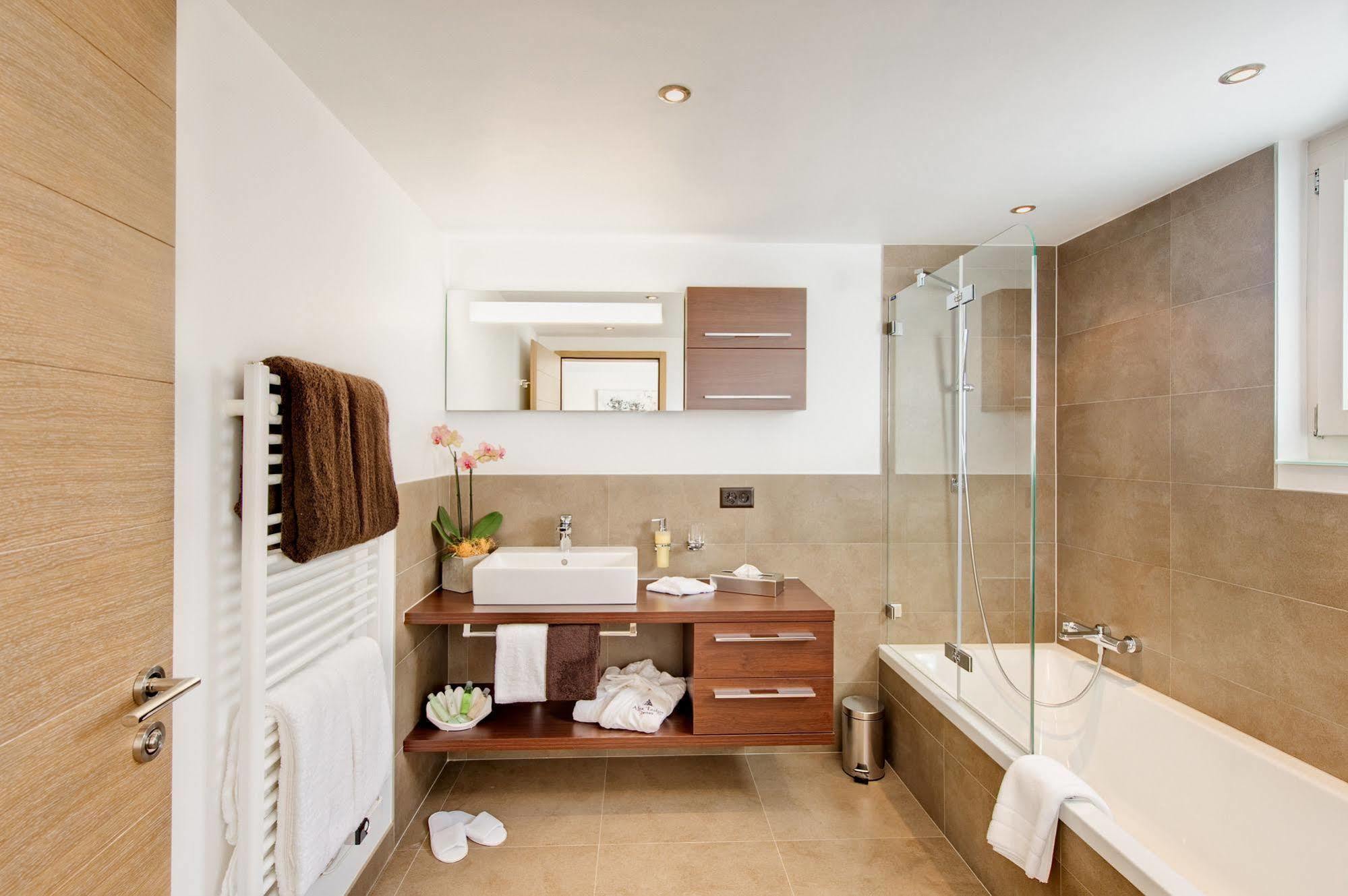 Alex Private Luxury *